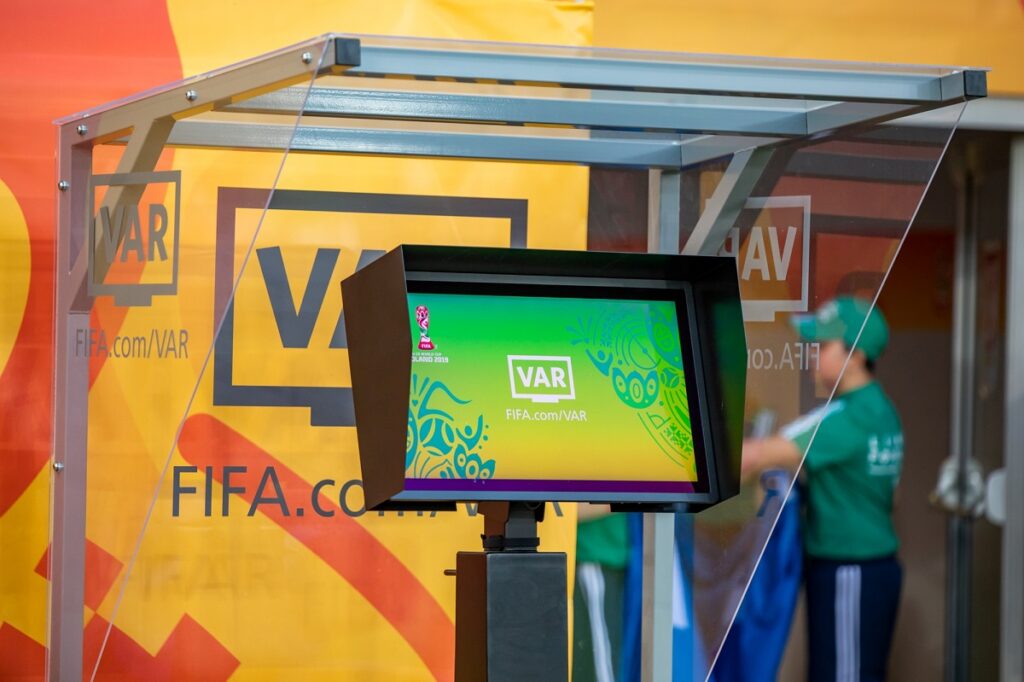 Upotreba Tehnologija u Fudbalu